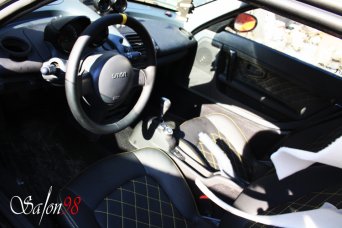 Перетяжка сидений Roadster. Salon98.ru